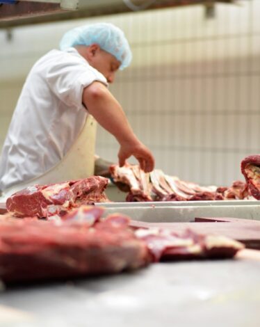 THE CHAIN OF CLEANLINESS: HOW RED MEAT PRODUCTION RELIES ON THOROUGH CLEANING PROCESSES